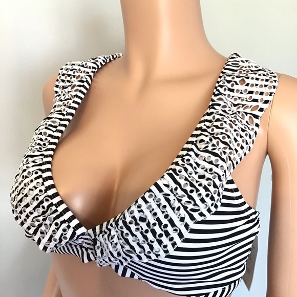 Time and Tru Black and White Striped Eyelet Ruffle Bikini Set Size L-XL - Picture 4 of 11